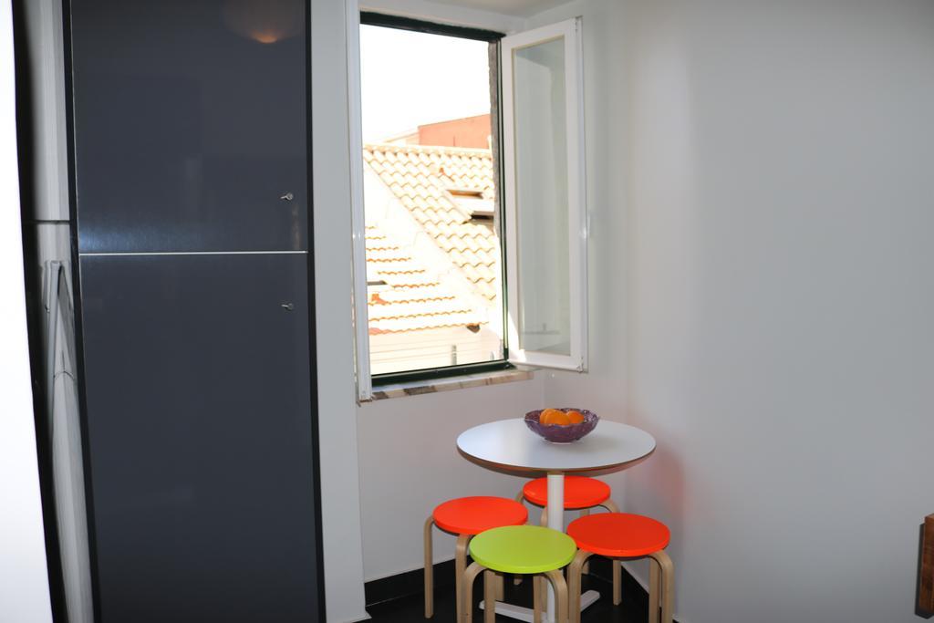 Chiado Bairro Alto, Bright And Newly Renovated 3 Bedroom Apartment, Lisbon Historical Center 外观 照片